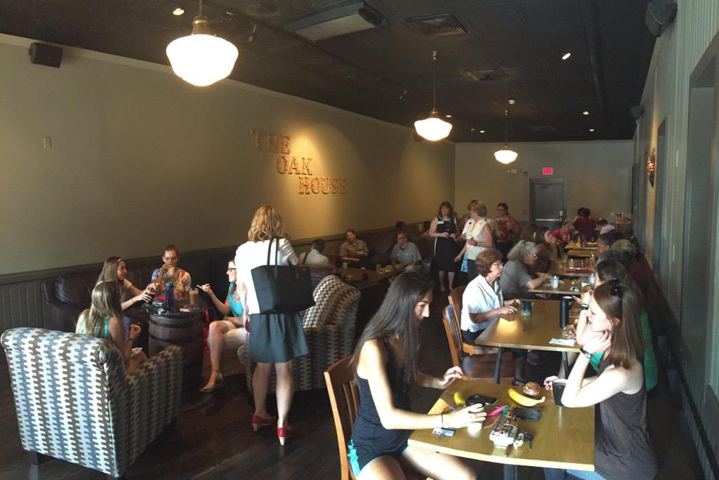 elonuniversity's tweet photo. Great turnout at @ElonOakHouse for our #summercollegecoffee http://t.co/Tf9A2xpXDD