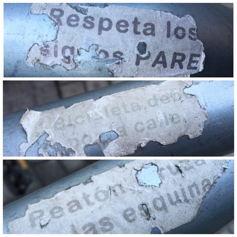bicivilizate's tweet photo. Vestigios de campaña vecinal en racks de bicis en barrio Lastarria. Demanda de mejores modales en el espacio vial. http://t.co/Iez7uXI3Bz