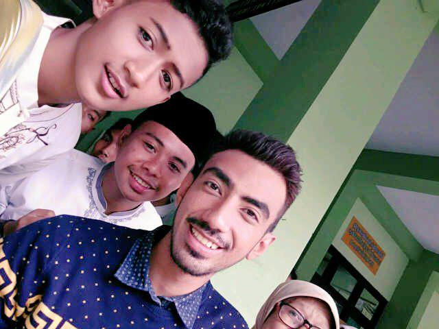 Deddy_DM's tweet photo. With @DA2_Reza @SMKN 31 Jakpus http://t.co/WurBN5a4kr