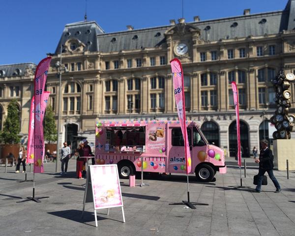 buzzeo_agency's tweet photo. Installation du #foodtruck #ALSA à #SaintLazare ! #Dégustation #gratuite jusqu’à 18h, faites une pause craquante ! http://t.co/M9DGHRZ5Np