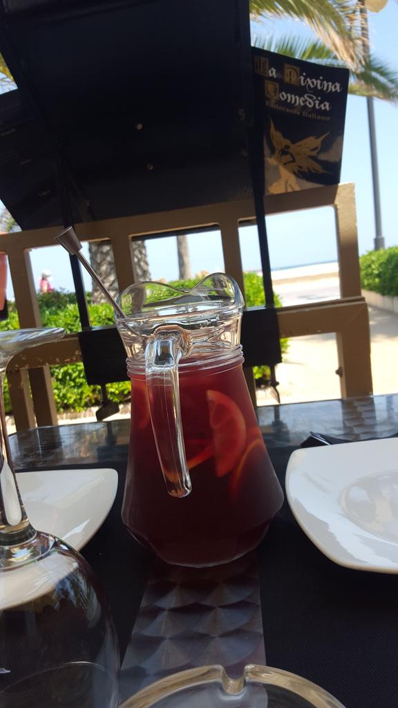 kinito_machine's tweet photo. Esto es vida... #valencia @Noemiui1 http://t.co/pTWKfxHrc2