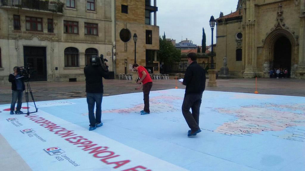 giant_words's tweet photo. TV multiplies the social impact of the @AECID_es @cooperacionEsp actions celebrating the #eyd2015 in #Oviedo http://t.co/qurRetJ5bS
