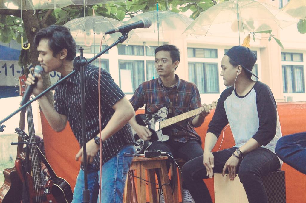 DE LANGUAGE OFFICIAL tweet media