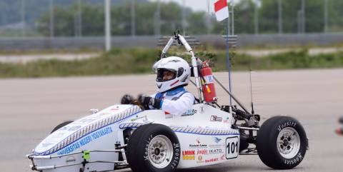 Mobil Karya Mahasiswa Yogyakarta Juara Kompetisi Dunia. bit.ly/1Ivj2DZ