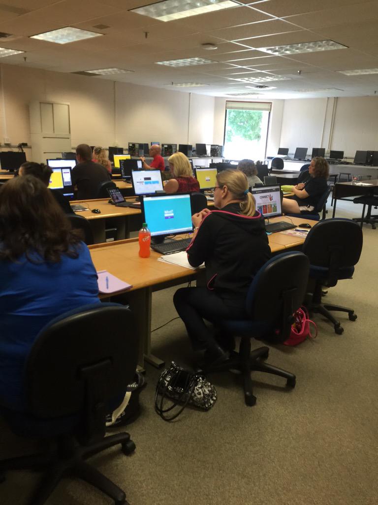SummerAcad's tweet photo. Participants use Kahoot! to compete for free Classcraft account. #r14sla @classcraftgame http://t.co/NQlThi3Leu
