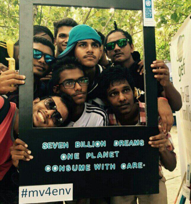 SamKudie's tweet photo. Let's brighten our world, not with 50 shades of grey, but with infinitive shades of green. #7BillionDreams #mv4env http://t.co/97dwVpowoG