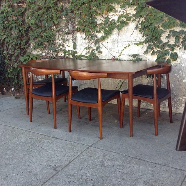 #erincatherinedesigns liked Just in! #gorgeous #midcentury #diningtable #dining #table #vintage #midcenturydining #…