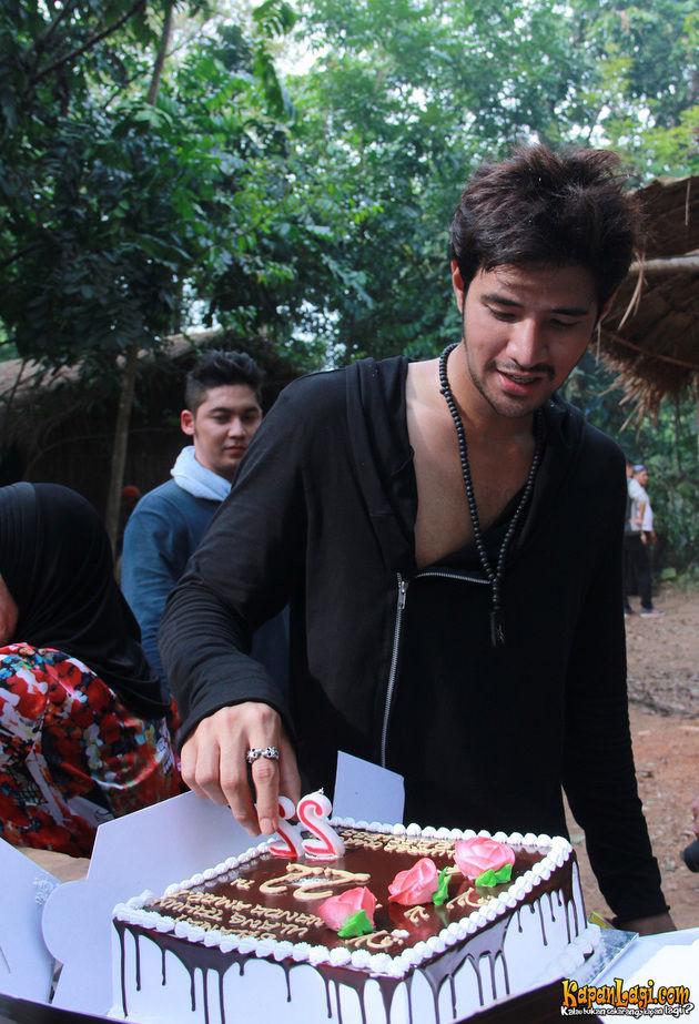 KapanLagicom's tweet photo. http://t.co/HJuj0v2t1Y [Berita Foto] Kejutan Ultah Untuk Ammar Zoni http://t.co/zL1SK5XHjZ