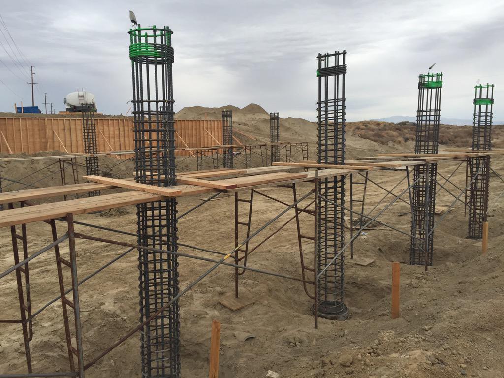 dpwFahim's tweet photo. Contractor building forms for the abutments and wings @LAPublicWorks for AveJ over #littlerockcreek #bridge. http://t.co/Q4rXXAar67