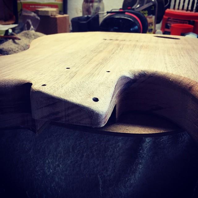 agapeguitars's tweet image. Contours. Because people don&apos;t have hard angles. #luthier #luthiertools #custom #handmade … ift.tt/1B2qwig