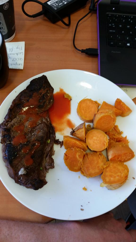 deejcannio's tweet photo. Meal 2 
200g fillet steak 
300g of sweet potato http://t.co/3F1sUunsaf