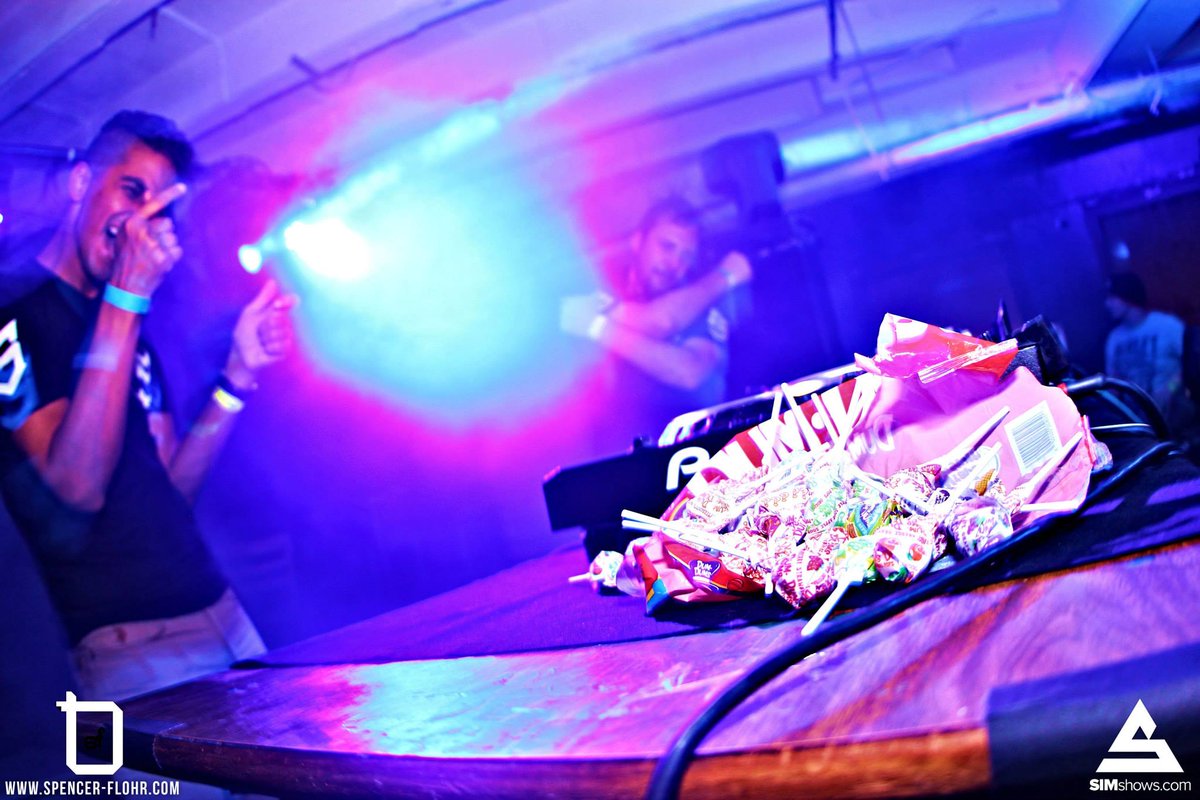 RareKandyMusic's tweet photo. We threw out @dum_dums during our debut show. Life goal is to have our own #DumDum flavor. #RandyKandy #LevelUp http://t.co/ik4AUC3zGk