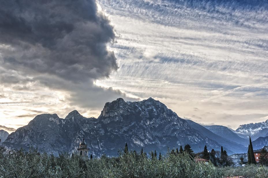 MargheNick's tweet image. Get your climbing shoes on! Lake Garda Adventures between Earth and Water bit.ly/1KTTukl

@gardatrentino