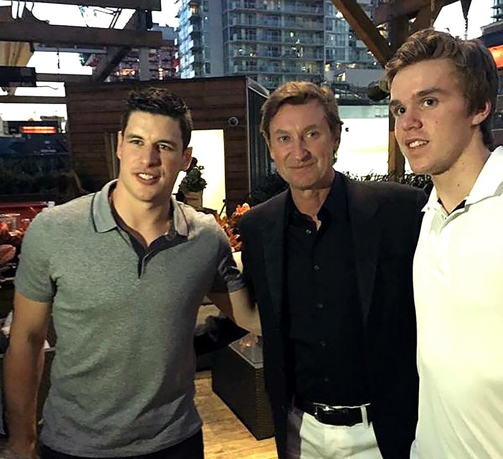 ICYMI, this trifecta of excellence happened during last night's <a href="/HockeyCanada/">Hockey Canada</a> #GoldGivesBack event in Toronto.