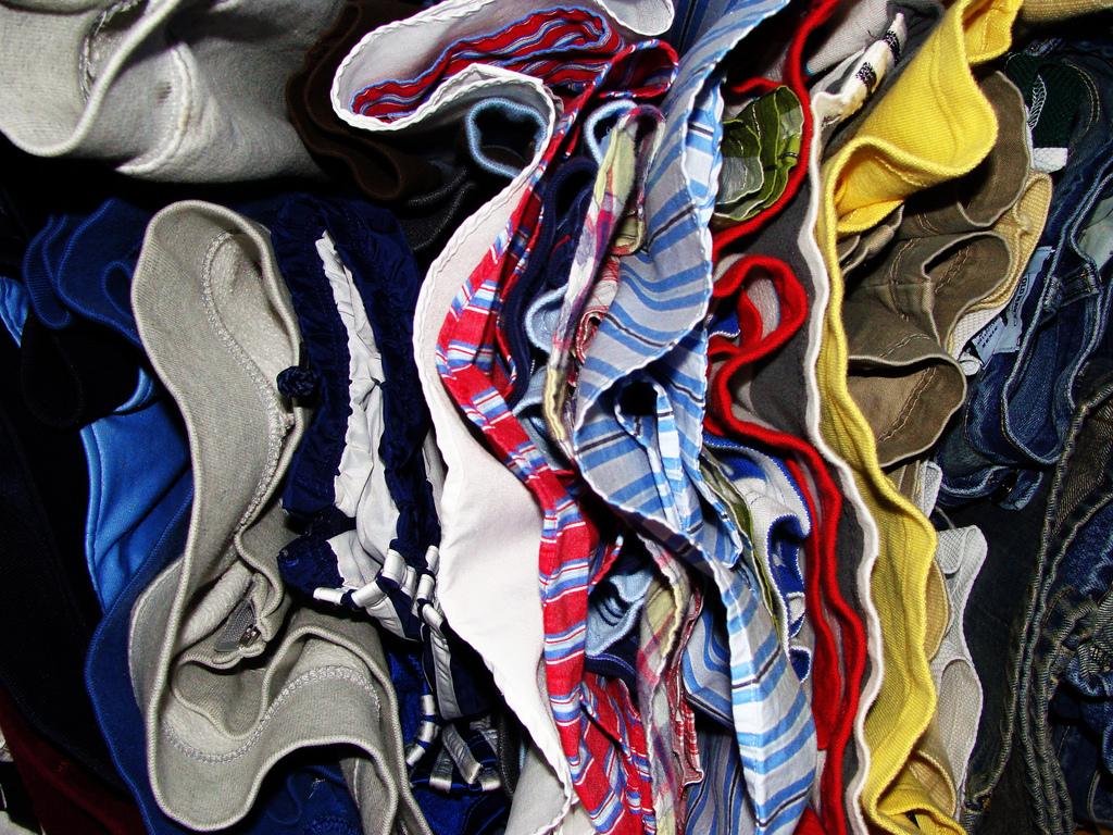 bagsinc's tweet image. Want to keep your clothes wrinkle free when you #travel? Try these tips! bit.ly/1FIWOek #traveltips #bagsvip