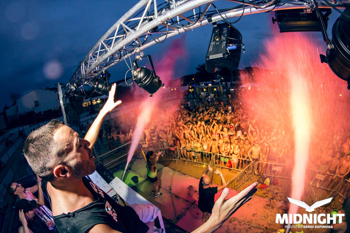 Ya queda menos <a href="/carpasborabora/">Carpas BORABORA</a> este jueves tenemos pintura para todos <a href="/Luka_Caro/">Luka Caro</a> <a href="/djrubenrider/">djrubenrider</a> <a href="/TheMadnessGangs/">Madness Gangsters</a>