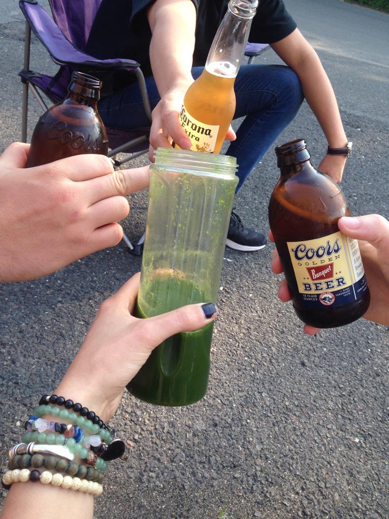 jenalive11's tweet photo. Cheers http://t.co/CBxuPiDwoM