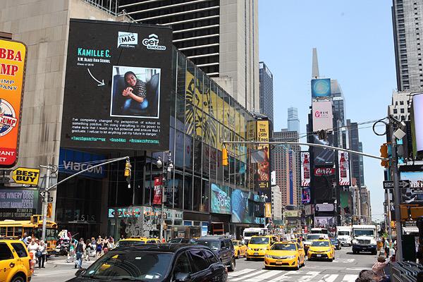 kami11e_'s tweet photo. so this happened today, thanks so much @getschooled @tacobell ☺️ #TimesSquareYearbook #GRAD4MÁS #RecognizePotential http://t.co/MaHTi9SKFA