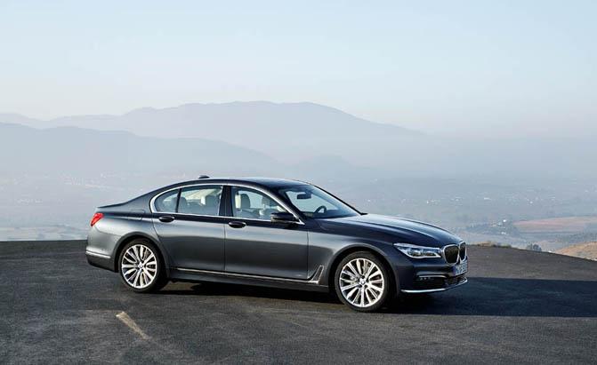 2016 BMW 7 Series Revealed with Lower Curb Weight and Gesture Controls -  autoguide.com/auto-news/2015…