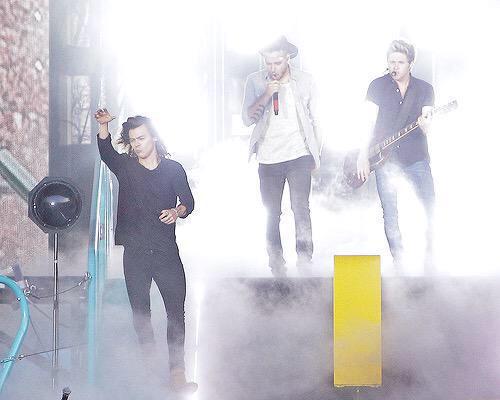OTRATAustralia's tweet photo. #New HQ | The boys onstage in Vienna tonight! ( 10-06-15 ) #1-4 http://t.co/BigEiz4Ks4