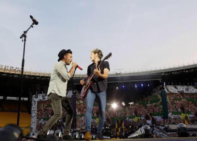 OTRATAustralia's tweet photo. #New HQ | The boys onstage in Vienna tonight! ( 10-06-15 ) #1-4 http://t.co/BigEiz4Ks4