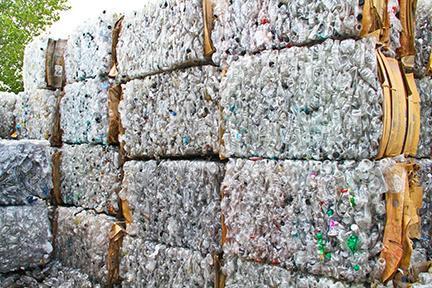 RepublicService's tweet image. DYK @KomenSTL participants recycled 39K plastic btls in '14? Let's do even more on Saturday. #Ready for #KomenSTLRace