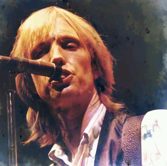 AndrewTarpey's tweet photo. Tom Petty http://t.co/XbUeoLIglQ