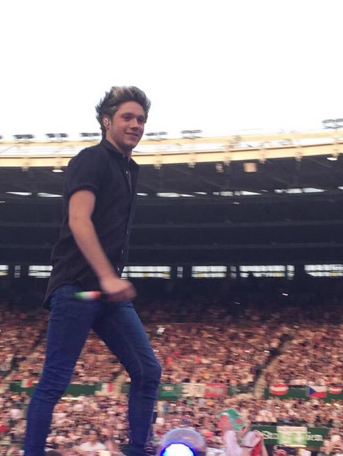 OTRATAustralia's tweet photo. #New HQ | The boys onstage in Vienna tonight! ( 10-06-15 ) #13-16 http://t.co/8cyBjj7Uxk