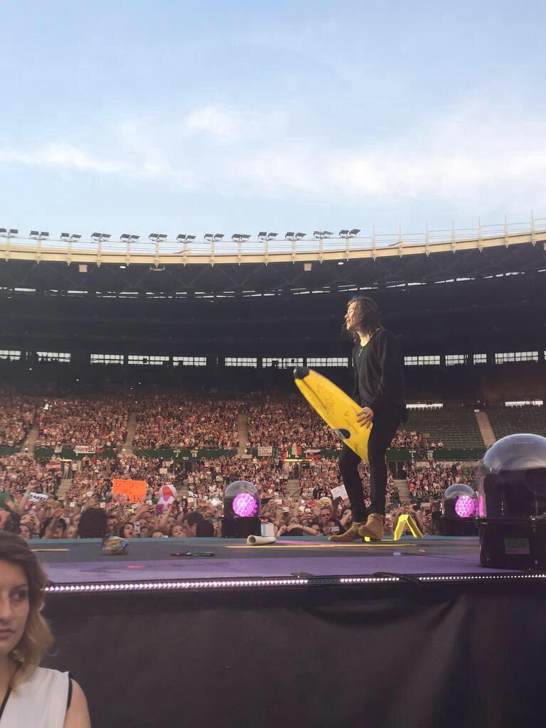 OTRATAustralia's tweet photo. #New HQ | The boys onstage in Vienna tonight! ( 10-06-15 ) #13-16 http://t.co/8cyBjj7Uxk
