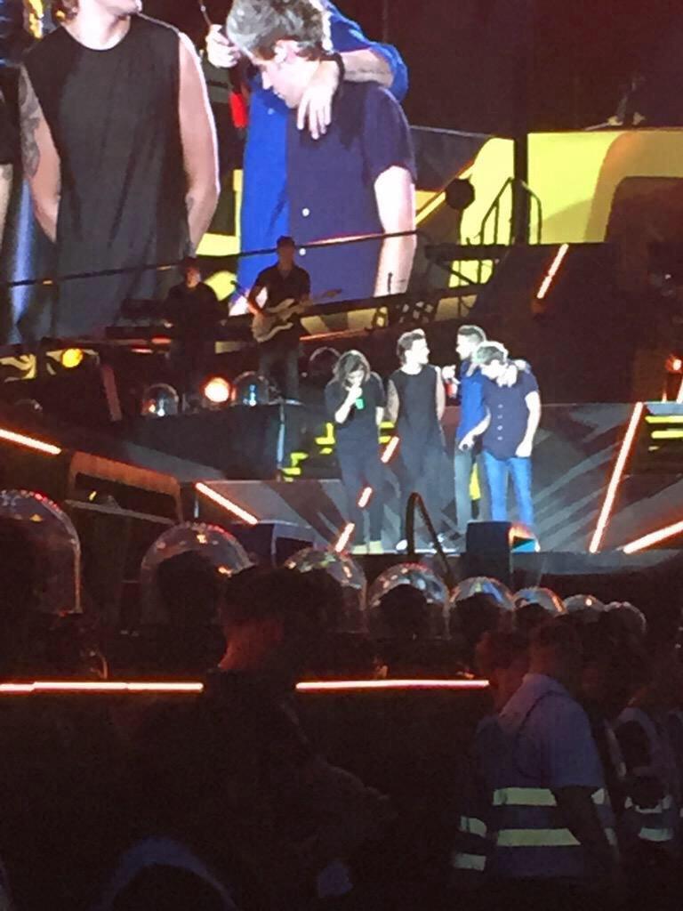 OTRATAustralia's tweet photo. #New HQ | The boys onstage in Vienna tonight! ( 10-06-15 ) #17-18 http://t.co/mlGdFYgk7V