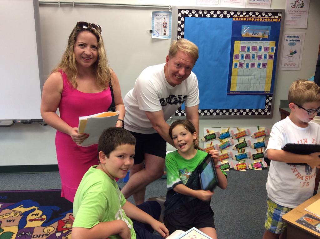 Grade2WolfPack's tweet photo. Nottingham Writer's Night in the WolfPack!@NTMPrincipal @tekaboutit http://t.co/gyVbKczv6E