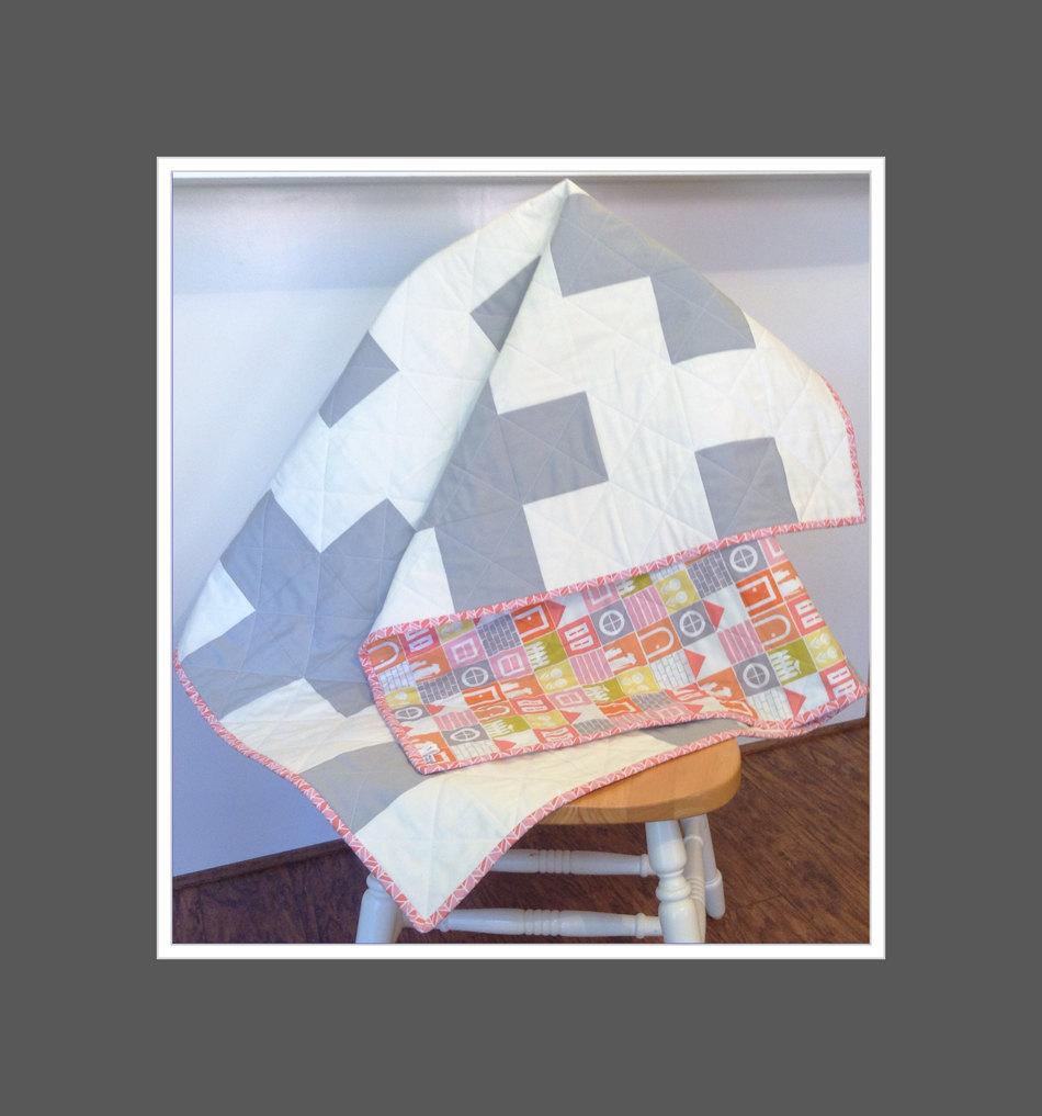 Alex_And_Ria_'s tweet image. Modern Baby Quilt Gray White Plus Sign Crib Quilt in Grey White P… etsy.me/1Kqo3fN #Etsy #GeometricPlayMat