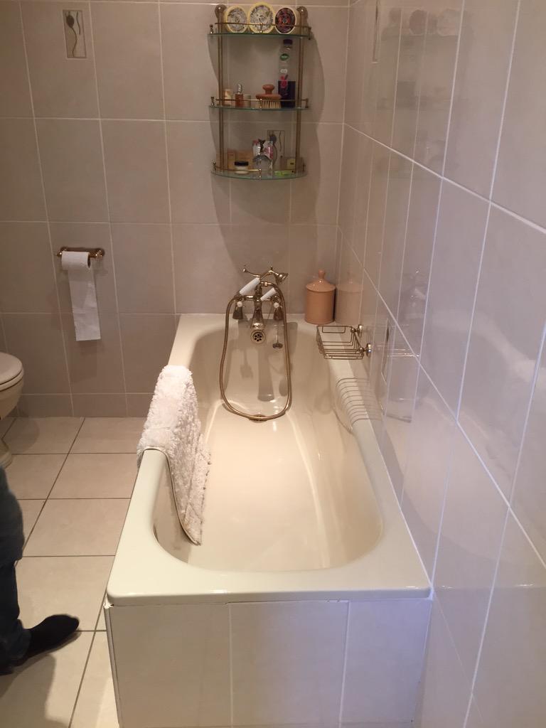 GHBuilding's tweet photo. Old bathroom http://t.co/Je4CdGUTiN