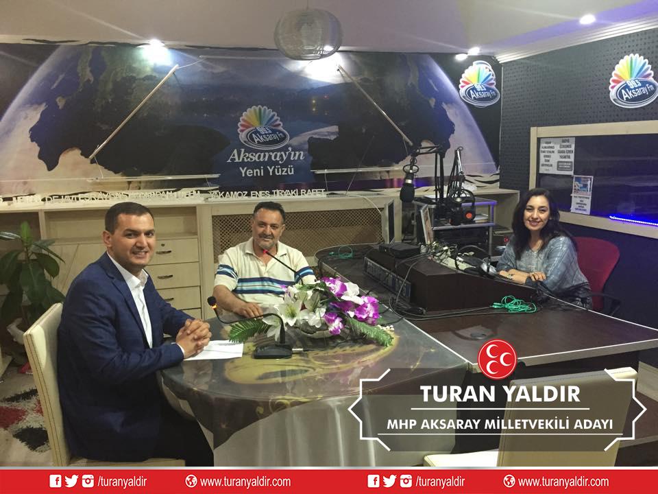 TuranYALDIR's tweet photo. 99.5 Aksaray Fm de Abdulkadir Ay ve Leman Kulak Hanımefendinin Konuğuyuz.#TURANYALDIR http://t.co/O6hLFQEdR9