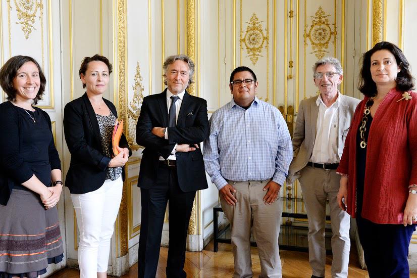 justice_gouv's tweet photo. Ventes d'objets sacrés #hopi : une délégation reçue à la #Chancellerie @survivalfr @samtsaidwhat @Psschreiber55 http://t.co/4vKD7KMlI7