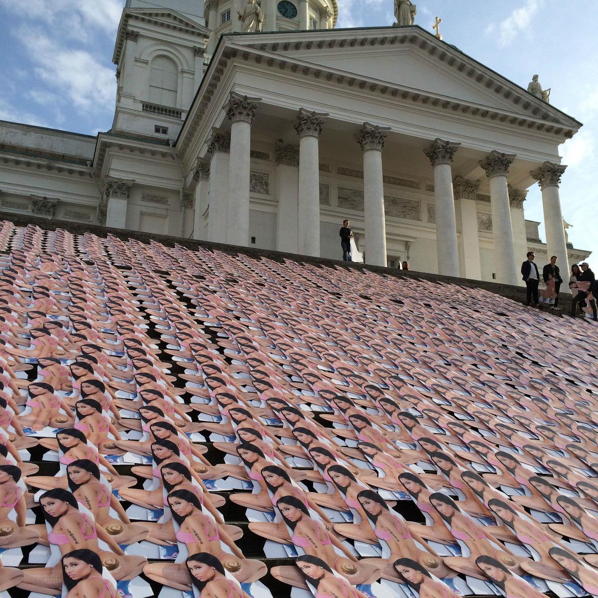 bedloo's tweet image. #InCaseYouMissedIt 1K #NickiMinaj cutouts grace the steps of Helsinki Cathedral to welcome her bedloo.com/bedloo