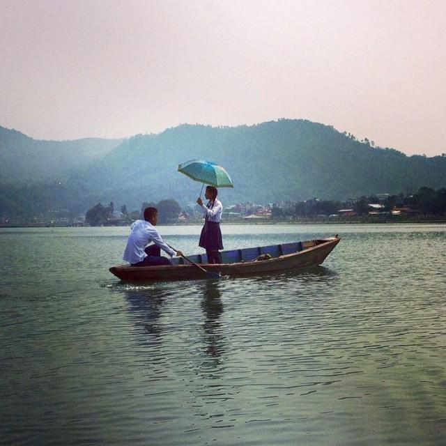 CoMissionWorld's tweet photo. #Pokhara: A couple go for a leisurely boat ride in Phewa Lake - a freshwater lake located … http://t.co/Sk5uoOy4pn http://t.co/GbnzkMZ9sJ