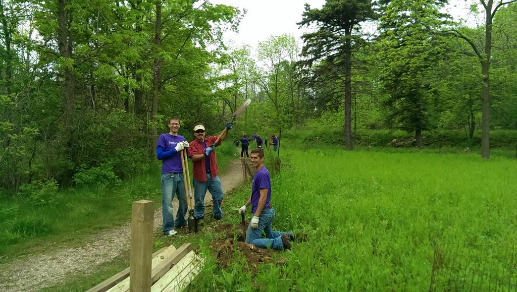 AnthonyCalvino's tweet photo. Brookfield SmartPost #fedexcares in the woods for a day of outreach. http://t.co/2NepnariF6