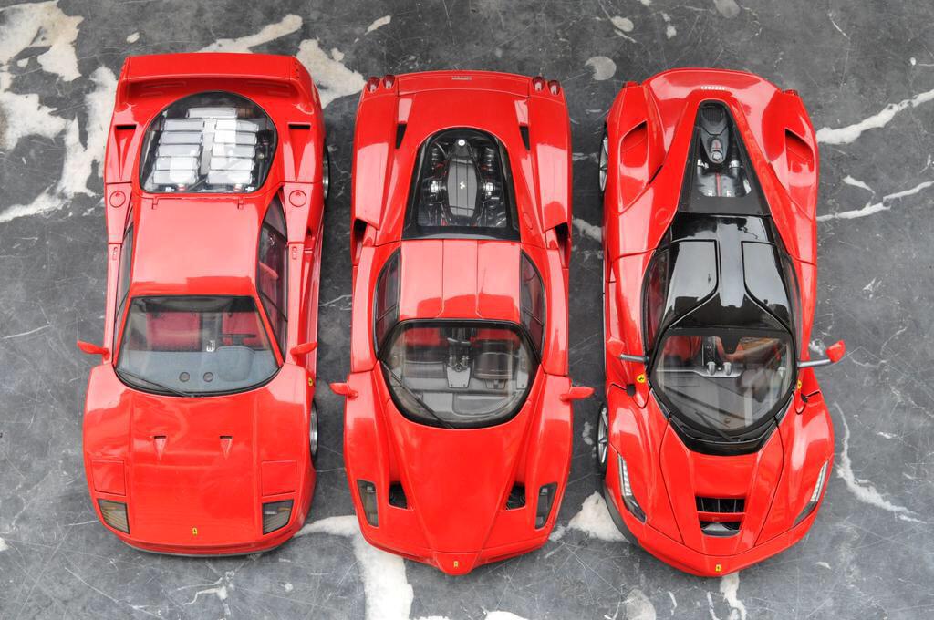 DailyFerrari's tweet photo. Ferrari F40, Ferrari Enzo, and LaFerrari http://t.co/b8cqXxIOwu