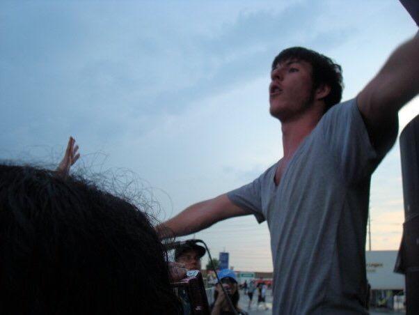 HonestHeartCo's tweet photo. .@rmacdizzle @ 2008 @VansWarpedTour. Our dream: http://t.co/oeyoW5dmBv @lemmonent @lemmonstage #lemmonstage http://t.co/Fmjsk7xqrQ