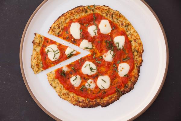 CinemaAndSpice's tweet photo. @HuffingtonPost @SAVEURMAG @foodandwine have you guys tried cauliflower crust #pizza yet?
http://t.co/A50GxCrHfA http://t.co/sBuLiHO8LX