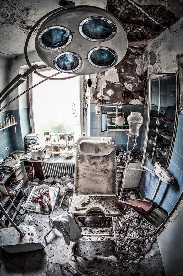 unfoundhouse's tweet photo. Take a seat, the doctor will be in see you shortly...
#creepy http://t.co/SDFyXOT0Eo