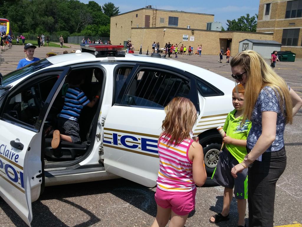 EauClairePD's tweet photo. #InternSam helping wrangle the excited Sam Davey students on the LAST DAY OF SCHOOL!!!!!! http://t.co/d4bRf6QZm6