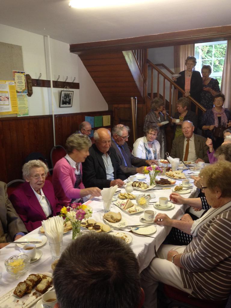 CapelYRhiw's tweet photo. Mwynhau dathlu penblwydd y Graig yn 10 oed a phenblwydd Mrs Roberts Eirianfa http://t.co/Kn4oQBQQSz