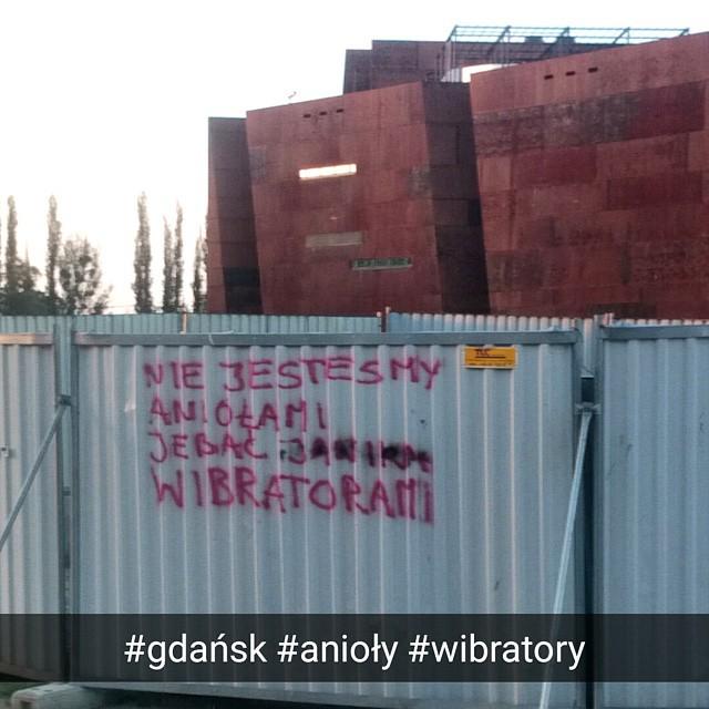 szesty's tweet photo. Przyjechałem do Gdańska #gdansk #anioły #wibratory http://t.co/oGvh4sU6kc http://t.co/nPDQQkJkC1