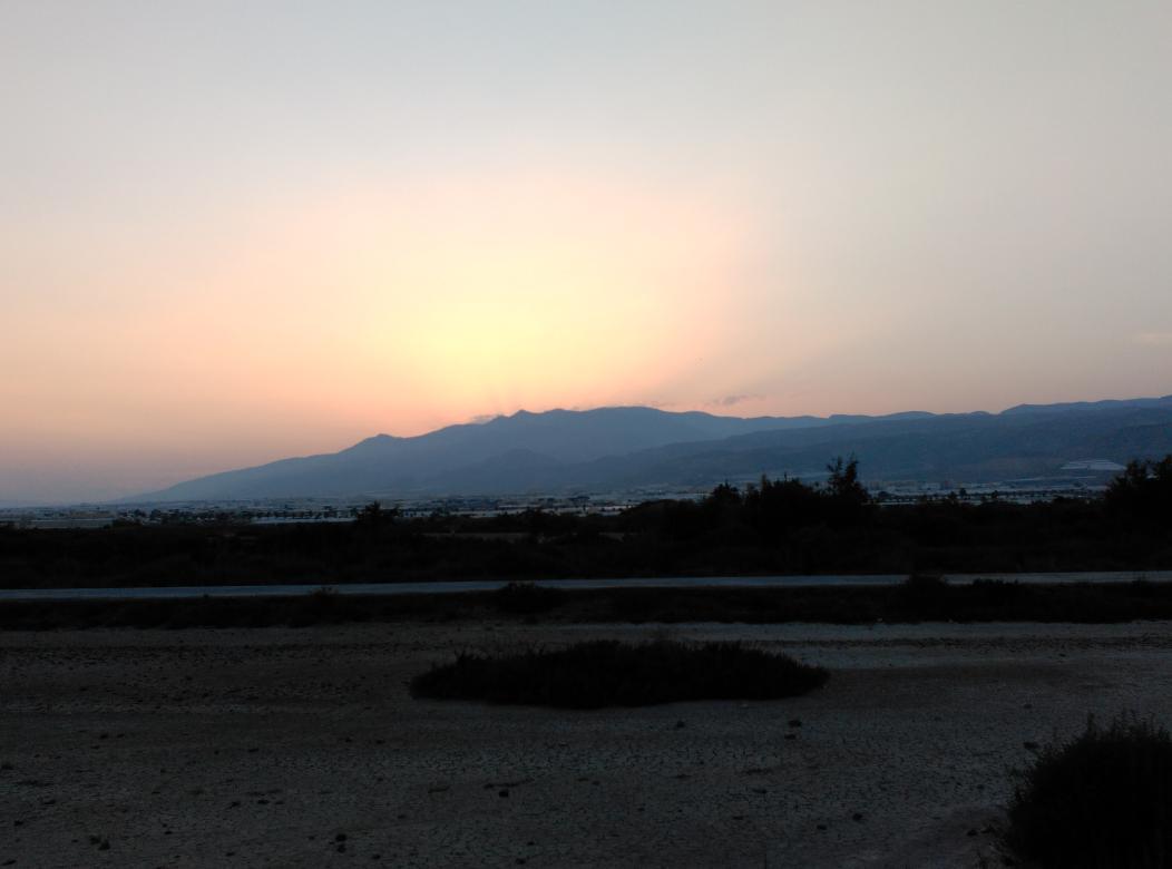 CandeMagn's tweet photo. @robertobrasero Atardecer en Roquetas de Mar, Almería. http://t.co/v78DxWyw0S
