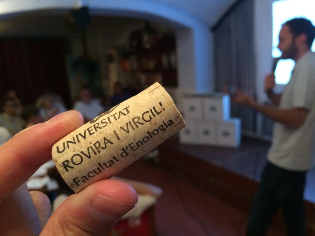 . <a href="/ElSoladAres/">Antoni Sánchez-Ortiz</a> a la tertúlia científica del <a href="/CMetropol/">LCRS</a>, parlant de les molècules del vi. #cienciaalmetropol