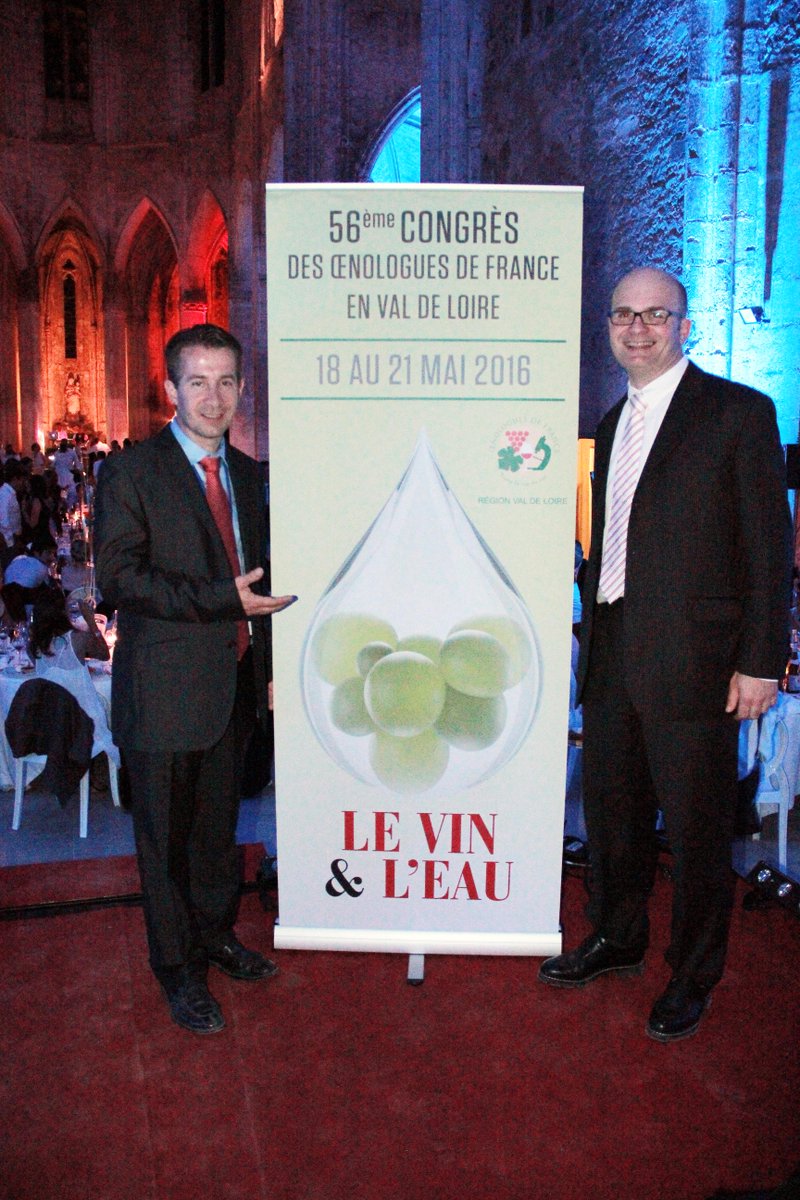 UOEF Val de Loire (@uoef_valdeloire) on Twitter photo Passation entre présidents Languedoc-Roussillon et <a href="/UOEF_ValDeLoire/">UOEF Val de Loire</a> en vue du #congres des #oenologues 2016 Passation entre présidents Languedoc-Roussillon et <a href="/UOEF_ValDeLoire/">UOEF Val de Loire</a> en vue du #congres des #oenologues 2016