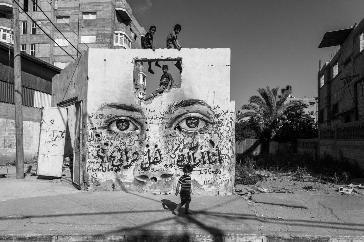 aptARTs's tweet image. I SEE YOU...CAN YOU SEE ME? #Gaza community asks the world to look at their humanity through collaborative street art