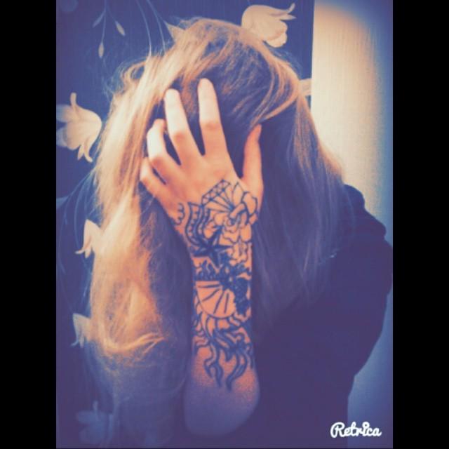 sticknpoke.com #Tattoo #bevetted #traditional #kar #veszettfejszenyele #nemsporoltamsemmin